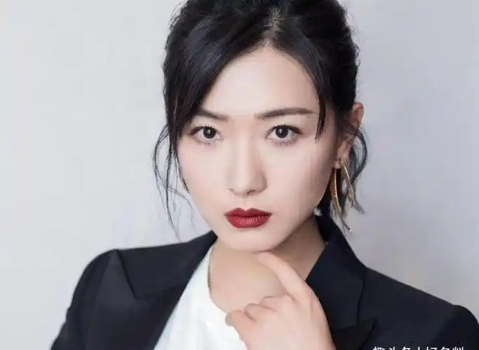 html  target=_blank>万茜 /a>和江疏影很像 为何她的事业发展远远