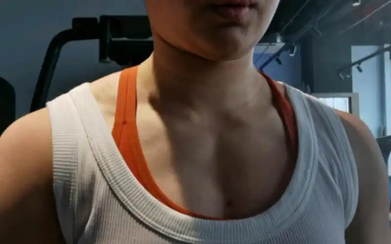 爱练胸肌的女大学生一枚呀