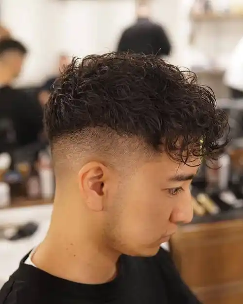 男士卷曲渐变短发,时尚界的"百搭神器",谁剪谁帅