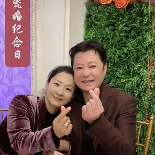 刘茜孙思瀚美国庆结婚20周年吃中餐喝洋酒婆婆发言惹人羡慕