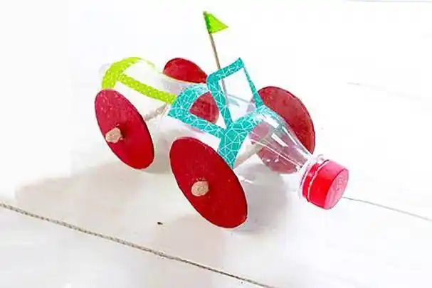 简单手工废物利用矿泉水瓶制作简易好看的儿童玩具车步骤图解