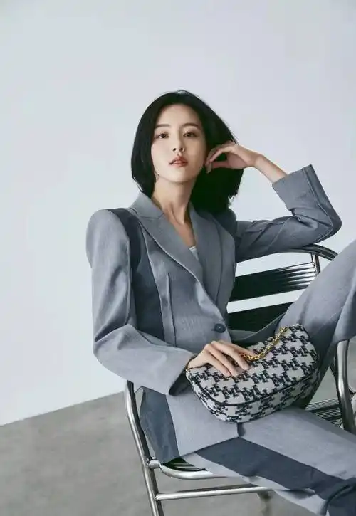 原创陈都灵最新剧照美出圈了古典优雅温婉大方神似敦煌壁画仙女