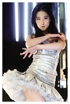 刘亦菲大胆偏爱黑色超短裙网友惊叹无数