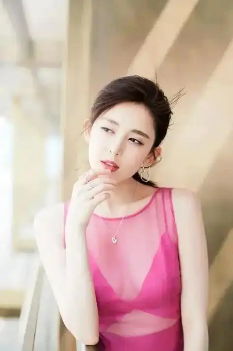 古力娜扎白的晃眼,30岁的她是多少男人的梦中情人,娶了她幸福死 - 我