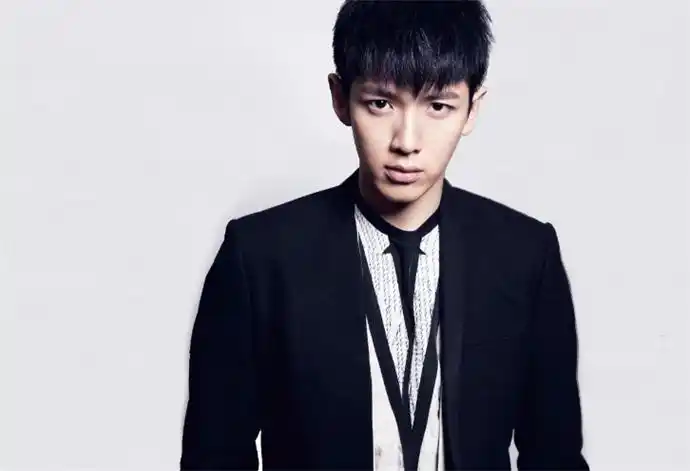 柯震东发型叫什么名字 柯震东桃心刘海发型帅气显气质【图】 - 明星