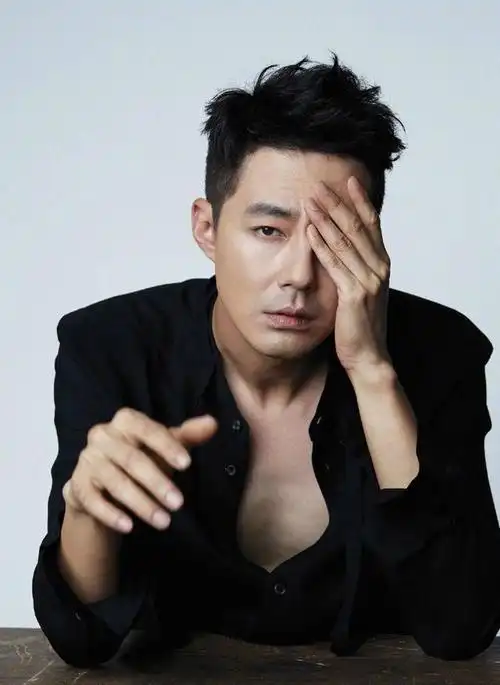 39岁赵寅成随性又洒脱霸气又温柔面对生活有独特的见解