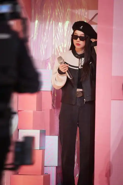 春晚彩排照#一组新鲜的彩排照送上05甜蜜"小彩虹"秒变酷帅"徐总"