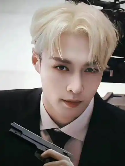 张艺兴中分造型