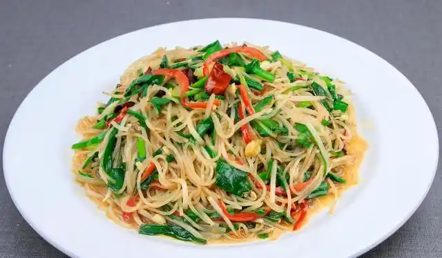 韭菜炒粉丝的做法简单常见的家常菜3分钟做一盘好吃又下饭