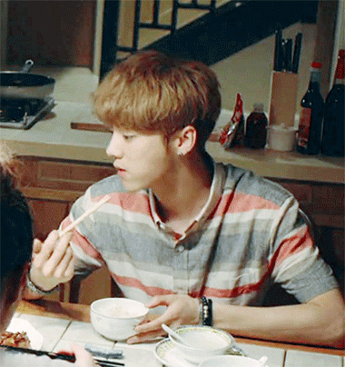 鹿晗gif帅哥gif吃饭gif侧脸gif