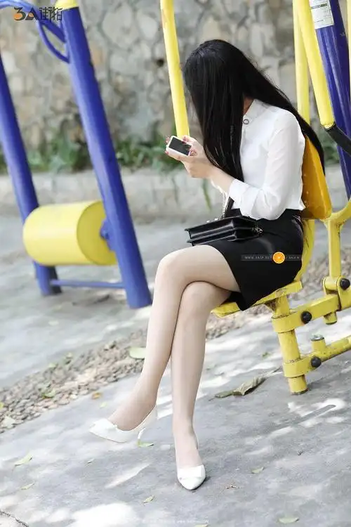 3a街拍_偶遇一白色高跟鞋肉丝美腿ol_vip精品原创街拍