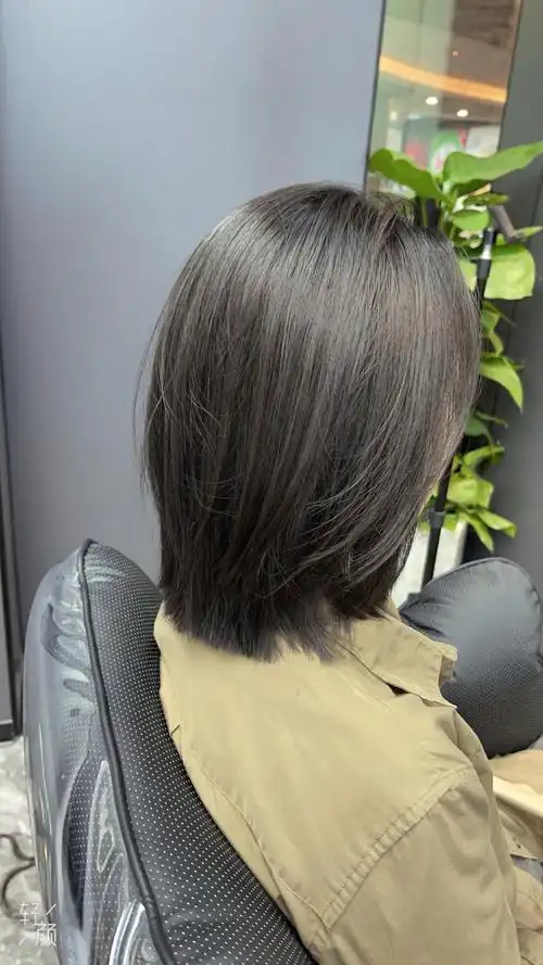 染发 #原创精剪 #发型推荐 
夏季一款清爽的夏季短发女生 给人妇貂