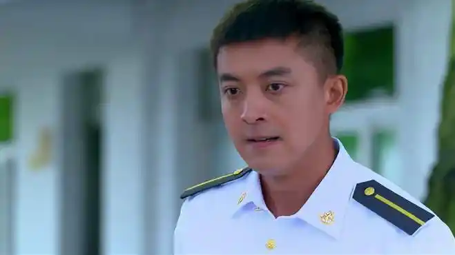 天生要完美:蔡米回到伙房,拿起锅问班长,用它拍人会怎样