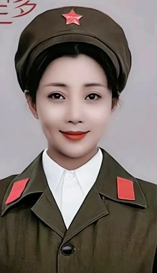 殷桃的军装照,个个调皮可爱,英姿飒爽|女演员_网易订阅