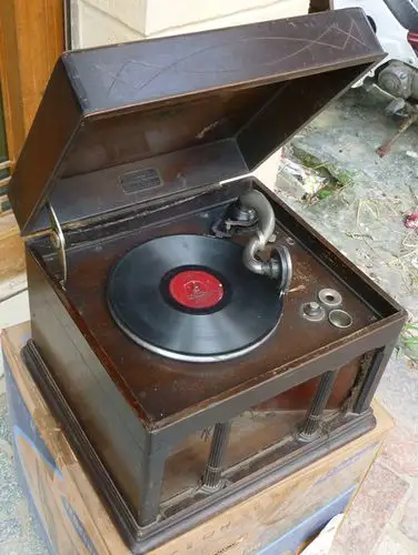 老唱机:哥伦比亚木箱手摇留声机