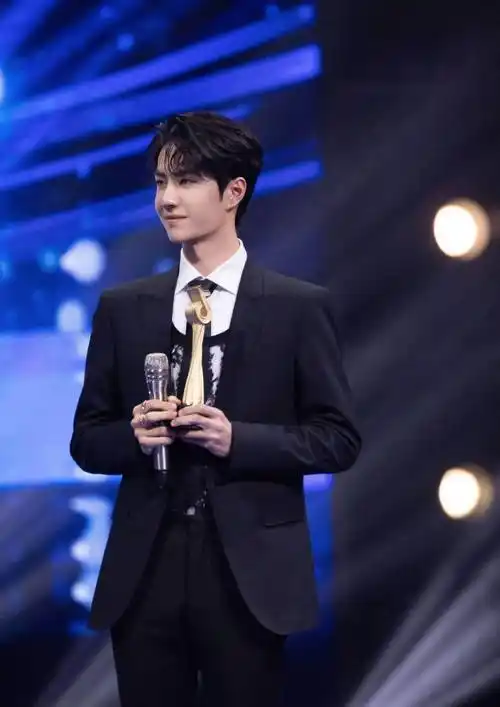 原创恭喜王一博蝉联寻艺95后新媒体指数男艺人28连冠七个月持续登顶榜