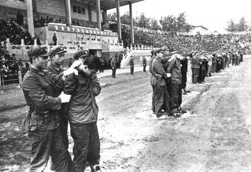 1983年严打老照片_强奸犯