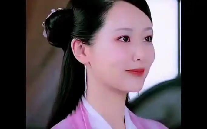 杨紫 #杨紫白夭夭#向全世界安利 沉迷于小白的美貌,眼睛也挺好看涟缮
