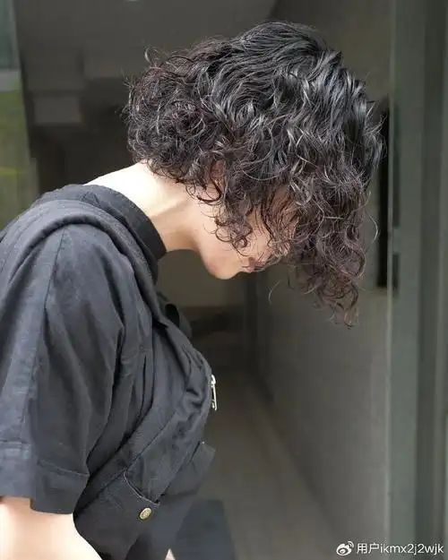 全头烫卷卷,蓬松时尚真洋气|发型|时尚|头发_新浪新闻