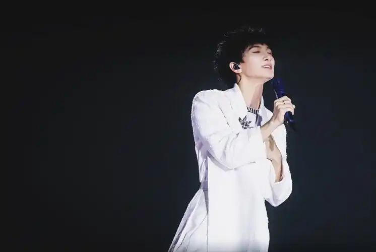 有没有周深超好看的照片(无水印)?