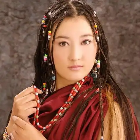 图降央卓玛图片唯美被誉为天下最美女中音