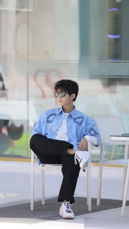 演员王俊凯参加综艺恰好是少年幽默活泼来看帅照吧