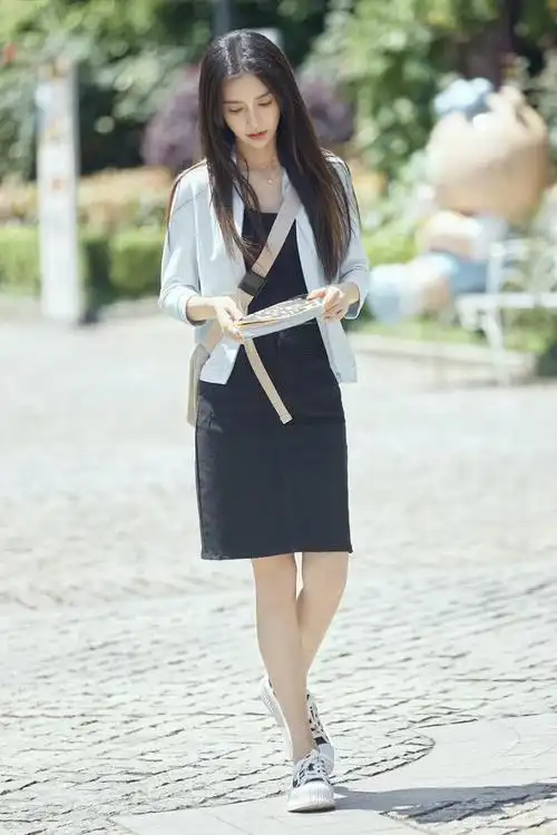 微微一笑很倾城,"贝微微"杨颖的夏日青春感穿搭,泰裤辣