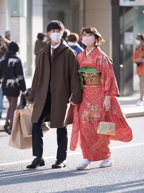 日本街头穿搭,素雅不失质感|质感_新浪新闻