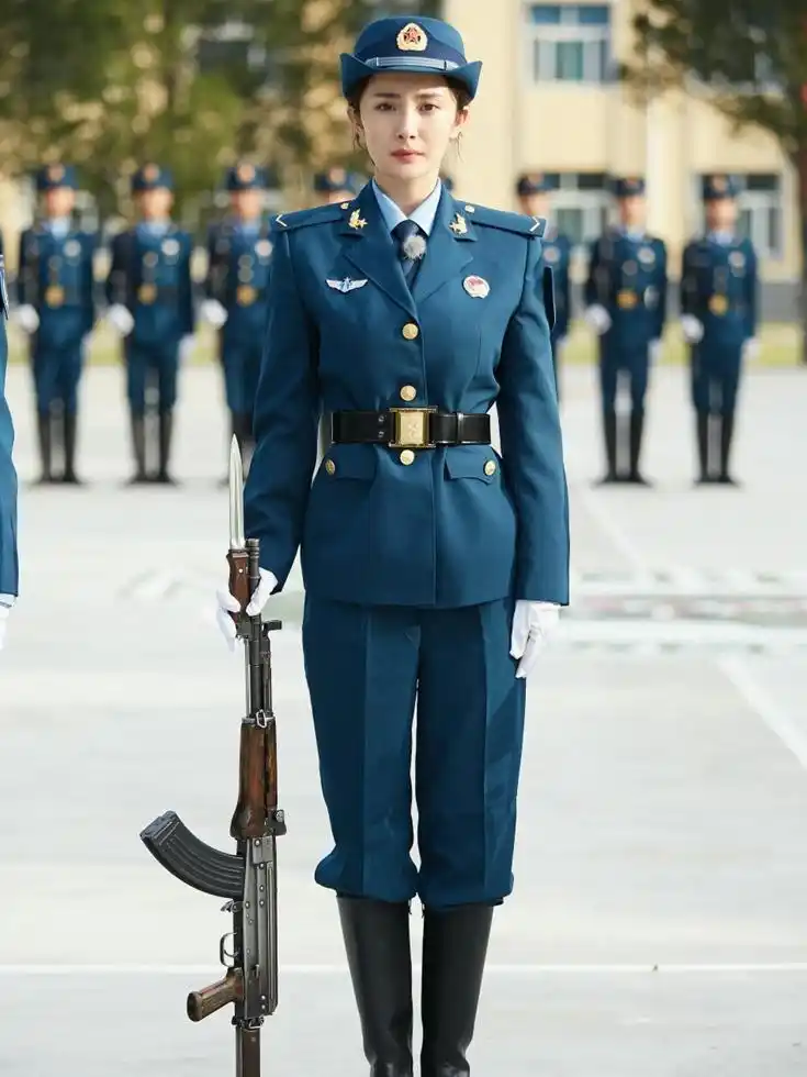 穿军装的杨幂,最美军花当之无愧!