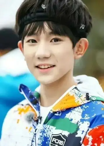 肉嘟嘟的13岁王源,你是不是没有见过!