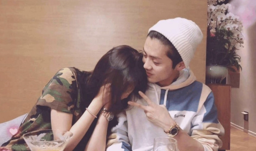 四子恋爱:吴亦凡不够,鹿晗一个就好,张艺兴不要,黄子韬求女友