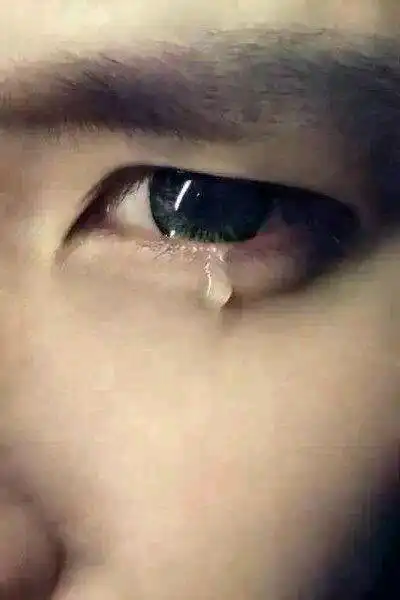 男人伤感流泪图片大全百度图片啊一搜一大把也可以