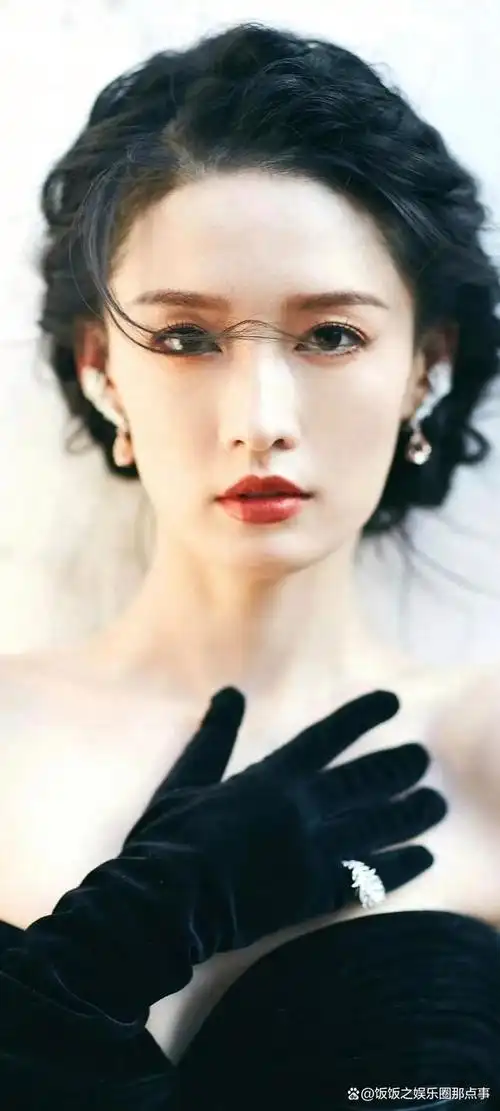 李沁性感写真壁纸,让你心跳加速!