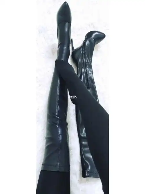 黑丝,红丝,网袜,白丝问题来了: 你们喜欢哪种《靴里丝》#长靴#靴里丝