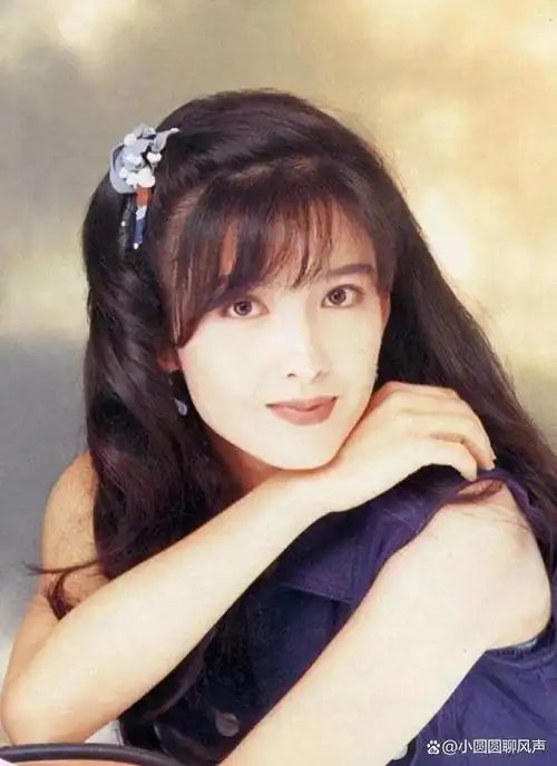 53岁周慧敏:从清纯玉女到一生无儿无女,她到底遭遇了什么?