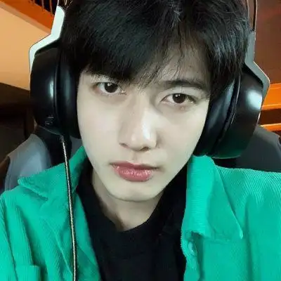 浓艳系帅哥甘望星素颜无滤镜图片精选