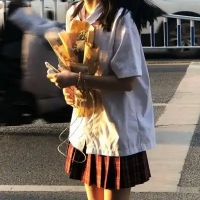 "以鲜花为祭词 我向神明祈愿我所_女生头像_我要个性网