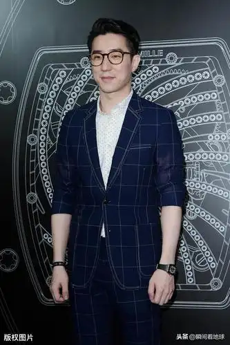 成龙的儿子房祖名 皮肤白皙帅气十足