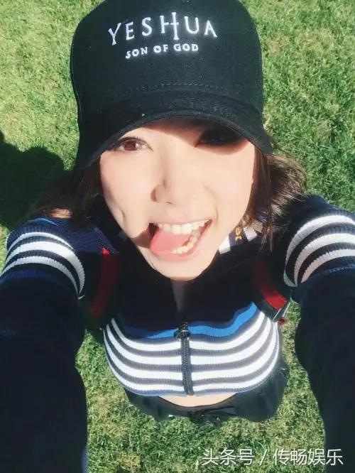 阿gem啊,你到底有多爱吐舌头呀~"金鱼嘴"是邓紫棋的一大标志,而没想到