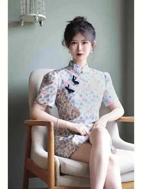 期待好久的碎花旗袍裙终于到了甜美又俏皮