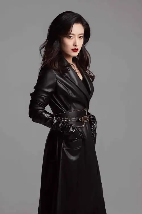 徐百慧"霸总版"港风大片释出 飒爽满分气场十足_手机搜狐网