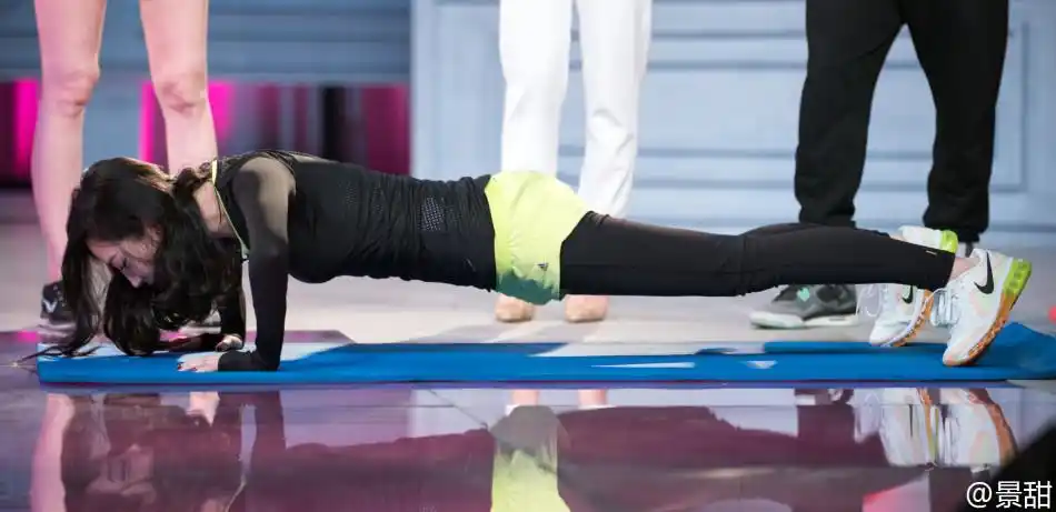 运动女孩更美丽!景甜健身照清新靓丽