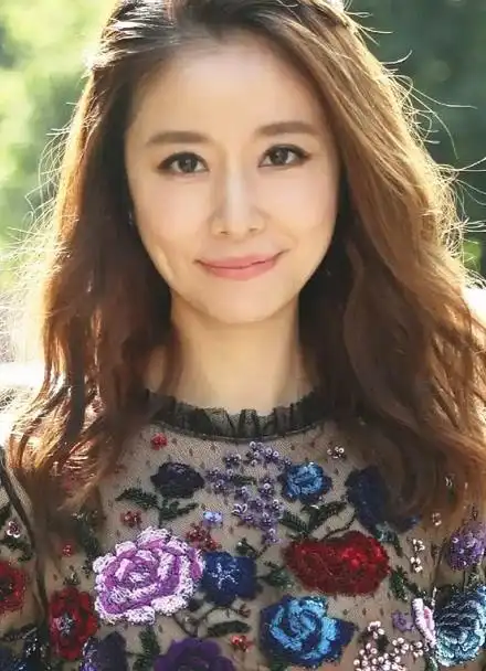 林心如颜值高,笑起来清秀甜美,又不失妩媚