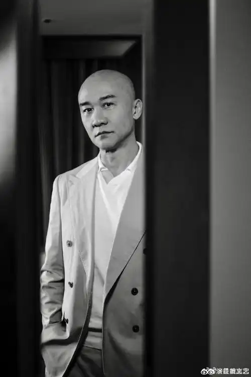 黄志忠光头造型##黄志忠背头变光头