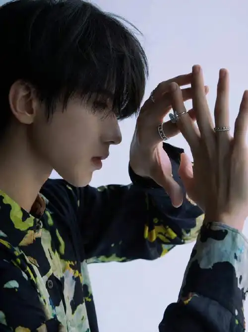 戴比尔斯品牌代言人蔡徐坤