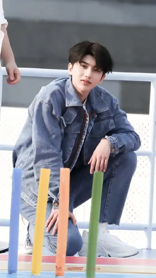 蔡徐坤牛仔套装#93#奔跑吧蔡徐坤#「2021/03/28   奔跑吧·珠骸」