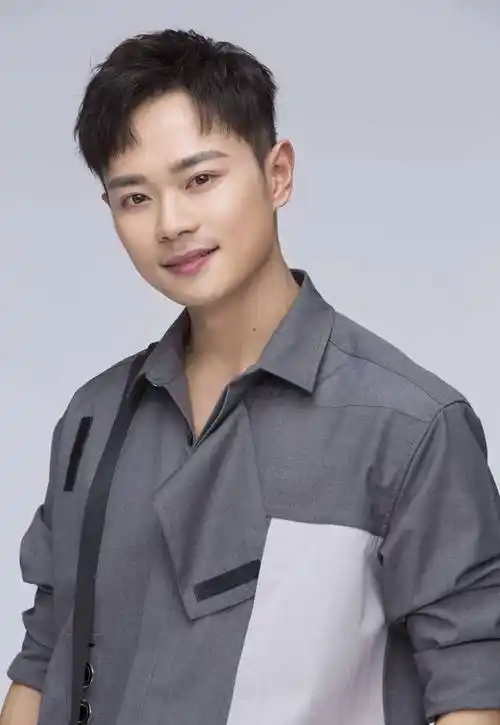 8岁就火遍大江南北的曹骏,31岁归来仍是素人,太惨了_观众_长相_角色