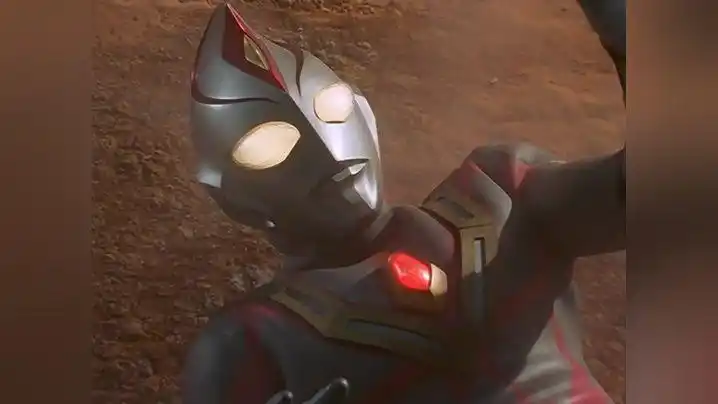 戴拿-人造戴拿奥特曼轻松压制索菲亚,但是因能量不足而惨败