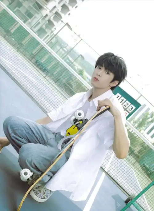 刘耀文6月pb个人内部高清扫图少年函约2020夏季运动会纪念pb