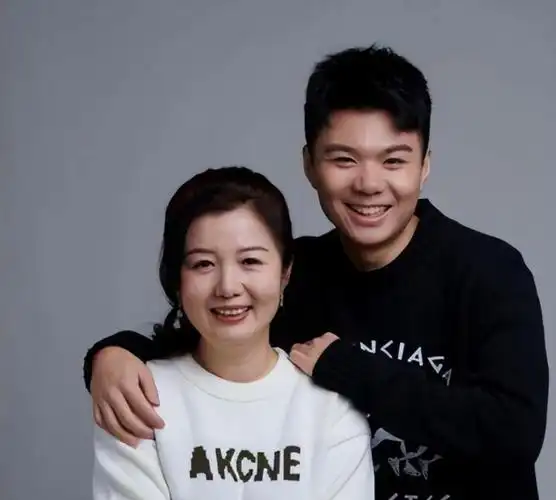 回顾郑卫莉与赵君离婚21年她二婚成为杜淳的母亲他60岁仍单身